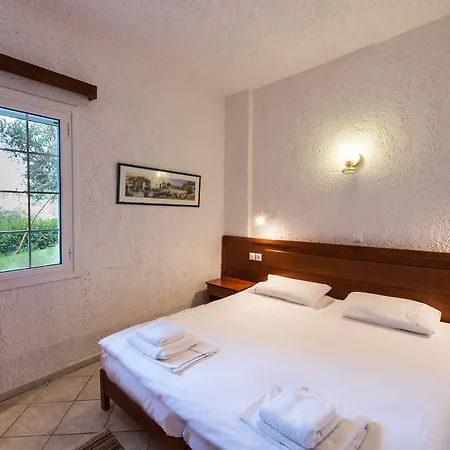 Ξενοδοχείο με διαμερίσματα Village 3*