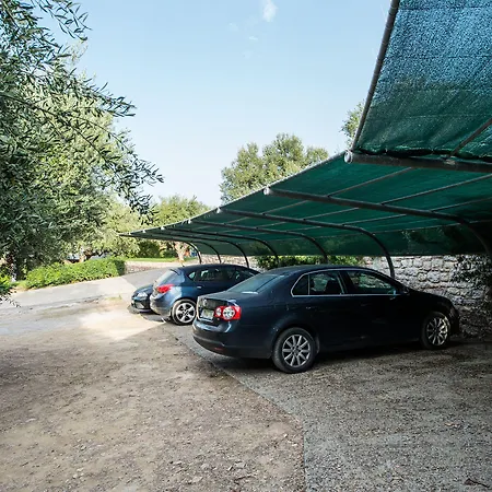 מלון דירות Village