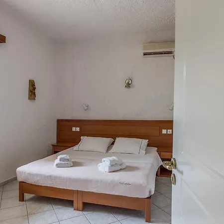 Ξενοδοχείο με διαμερίσματα Village Koróni