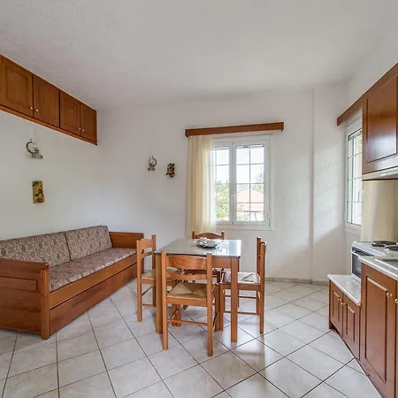 Ξενοδοχείο με διαμερίσματα Village Koróni