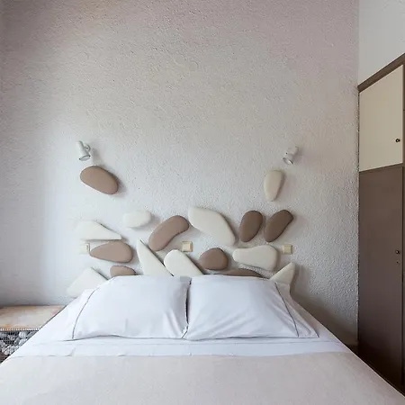 Ξενοδοχείο με διαμερίσματα Village