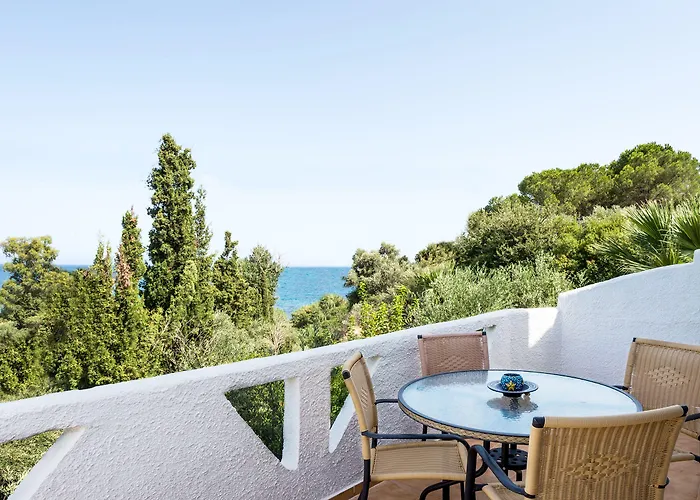 Aparthotel Village 3*